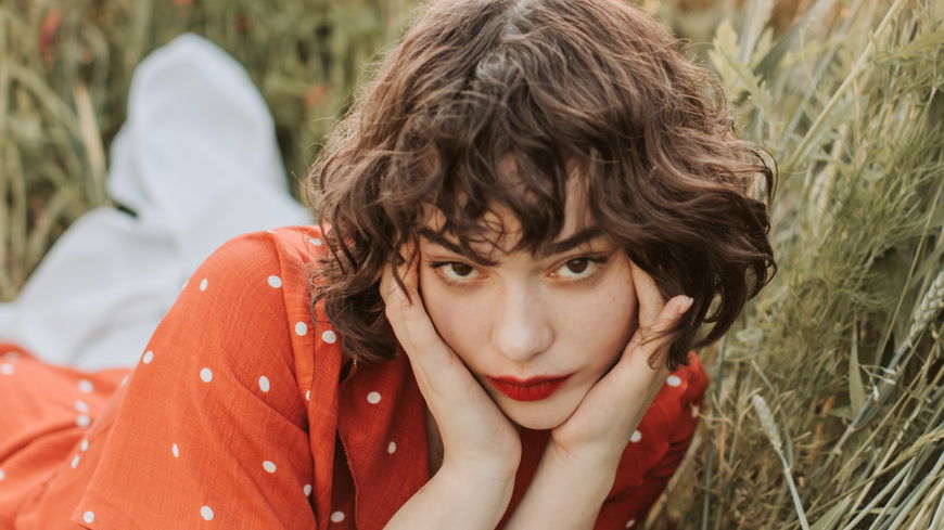 Frisuren-Trends 2023: Der angesagte Wolf Bob steht einfach JEDER Frau 