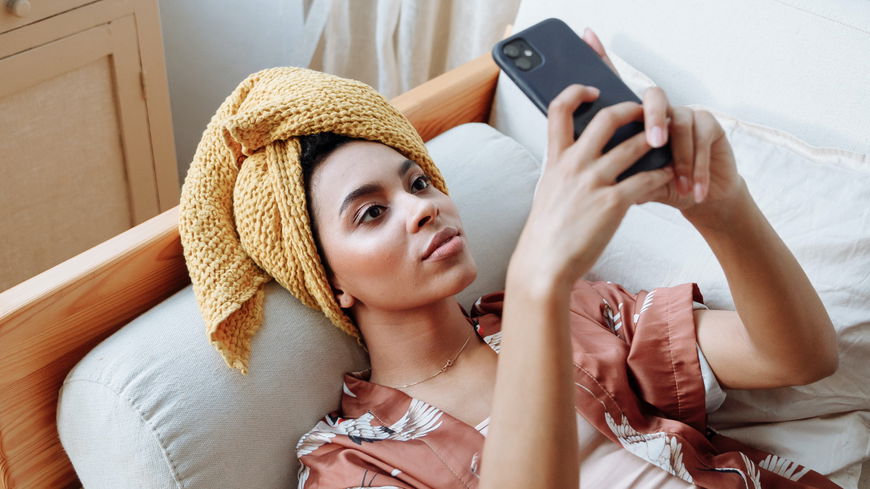 Online-Dating: Wenn er sich SO verhält, solltest du das Weite suchen 