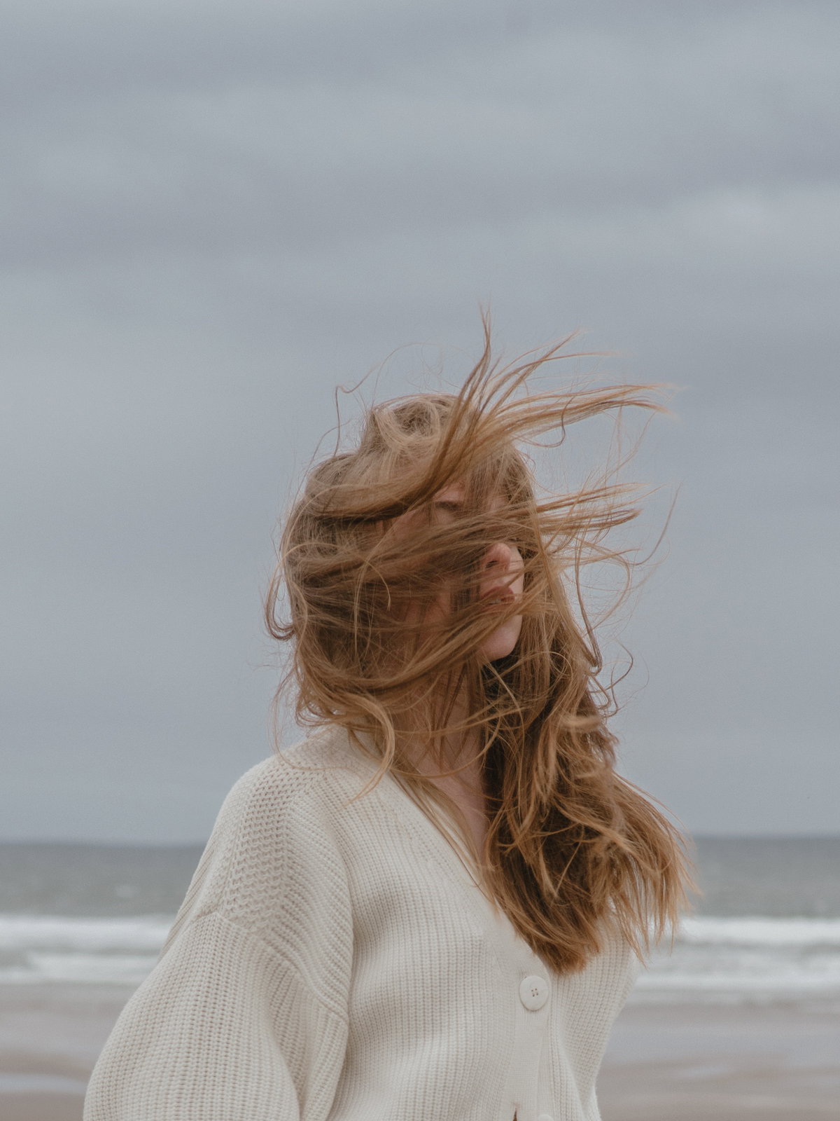 Frau mit langen Haaren