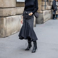Diese 3 stylischen Stiefel passen einfach perfekt zu Midi-Röcken