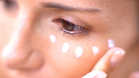 Hyaluron Augencremes: Die besten Produkte für glattere Haut