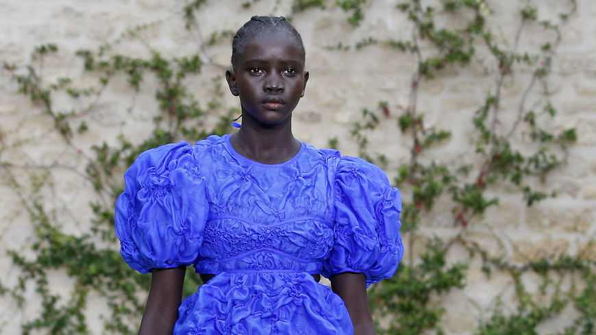 Mode-Trends 2023: Auf DIESE Farbe schwören jetzt einfach alle Mode-Profis