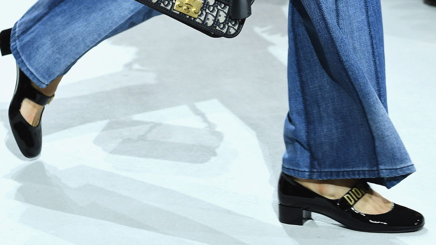 Statt High Heels: Diese 5 flachen Pumps lieben jetzt alle Mode-Profis 