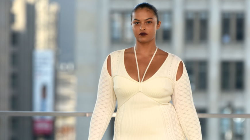 5 Maxi-Kleider, die einfach JEDER Curvy-Frau stehen