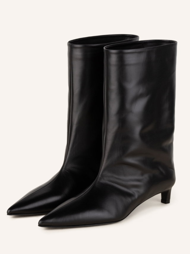Schwarze Stiefel mit Kitten Heel