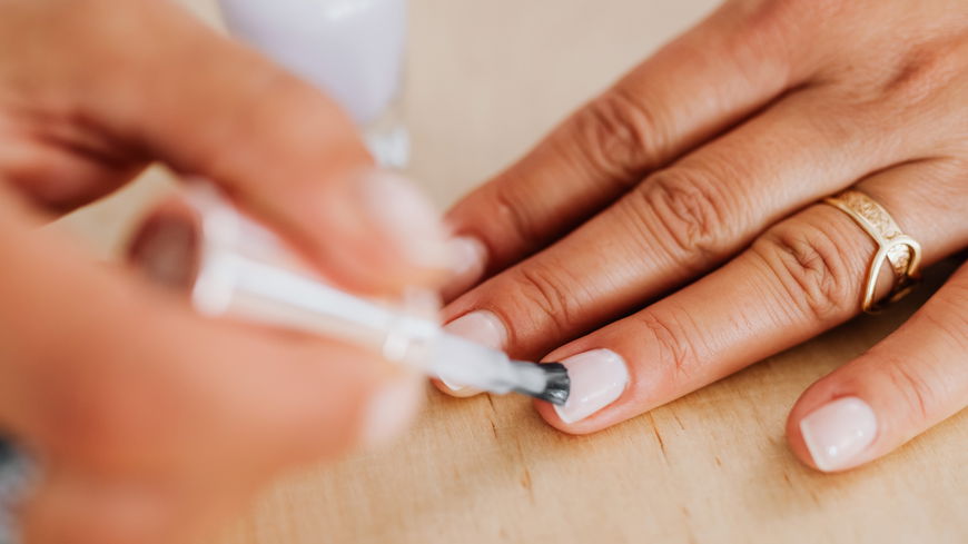 Nagellack-Trends: Luxuriöse "Micro French Tips" sind perfekt für den Alltag