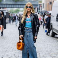Jeansrock kombinieren: So stylst du den Mode-Klassiker richtig