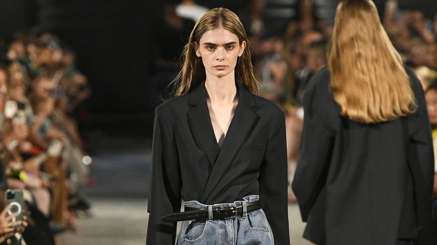 Laut Runway: 5 Jeans, die 2023 wirklich im Trend liegen