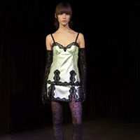 Dieser wunderschöne Spitzen-Look feiert 2023 sein großes Comeback