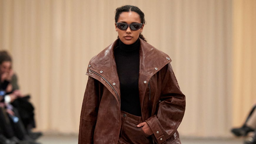 2023 setzen Designer auf DIESE elegante Trend-Farbe 
