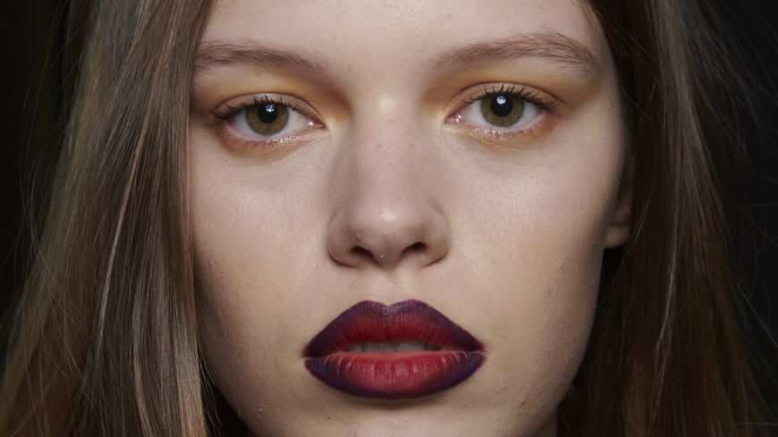 Wer Lippenstift SO trägt, liegt 2023 wirklich im Trend