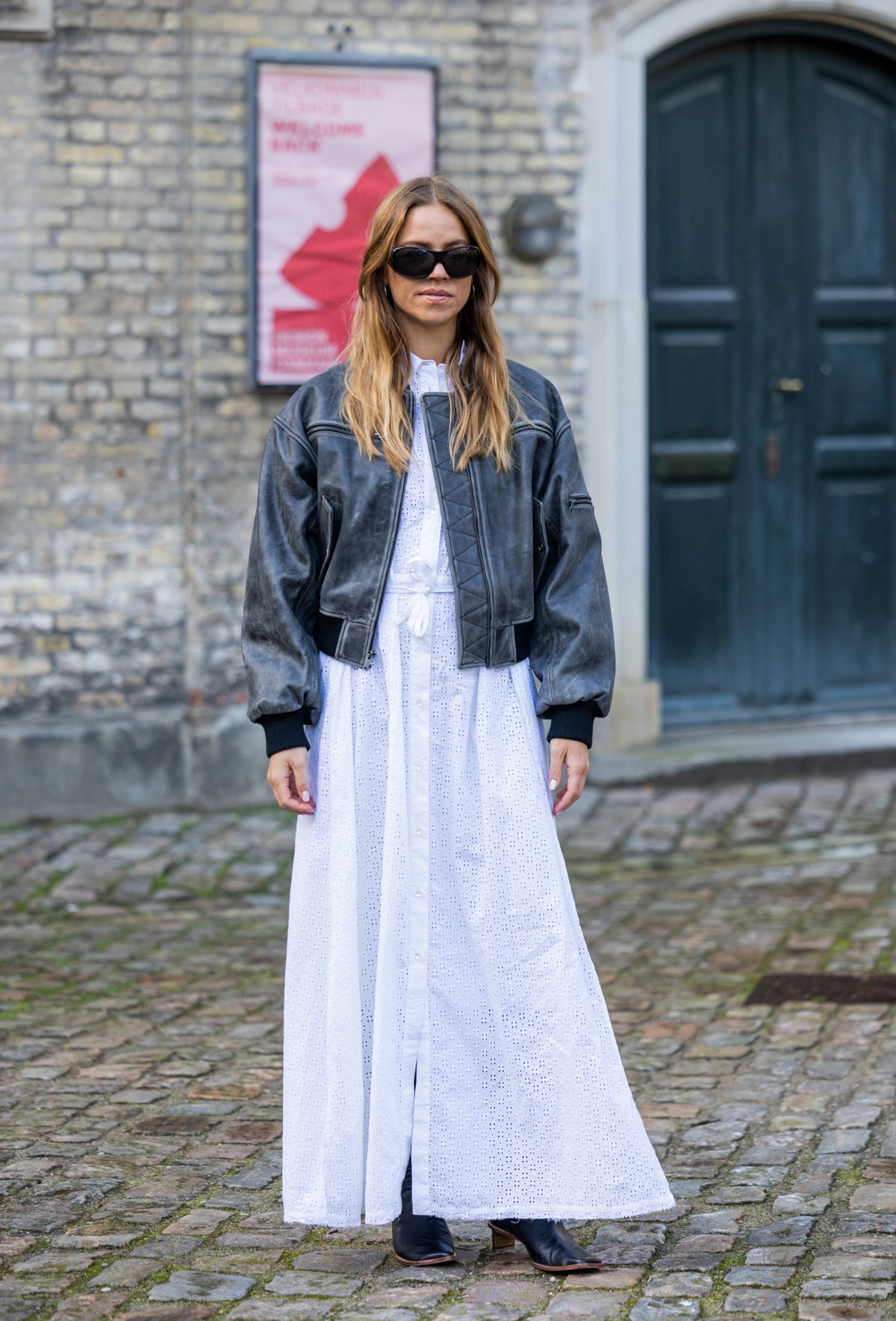 Streetstyle mit Lederjacke im Bomber-Stil
