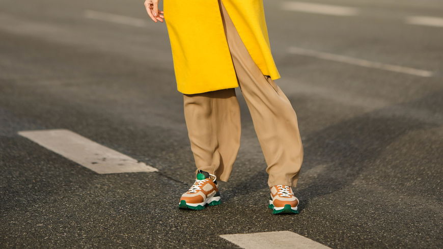 Sneakers in dieser Farbe sind 2023 jetzt super trendy
