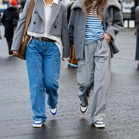 Sneakers kombinieren: So stylen Modeprofis den Trend-Schuh