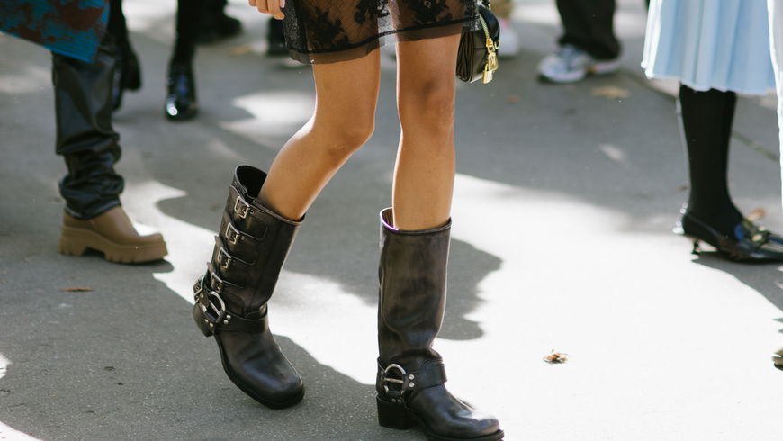 Lässige Biker Boots sind DER Siefel-Trend, den Mode-Profis im Frühling 2023 lieben