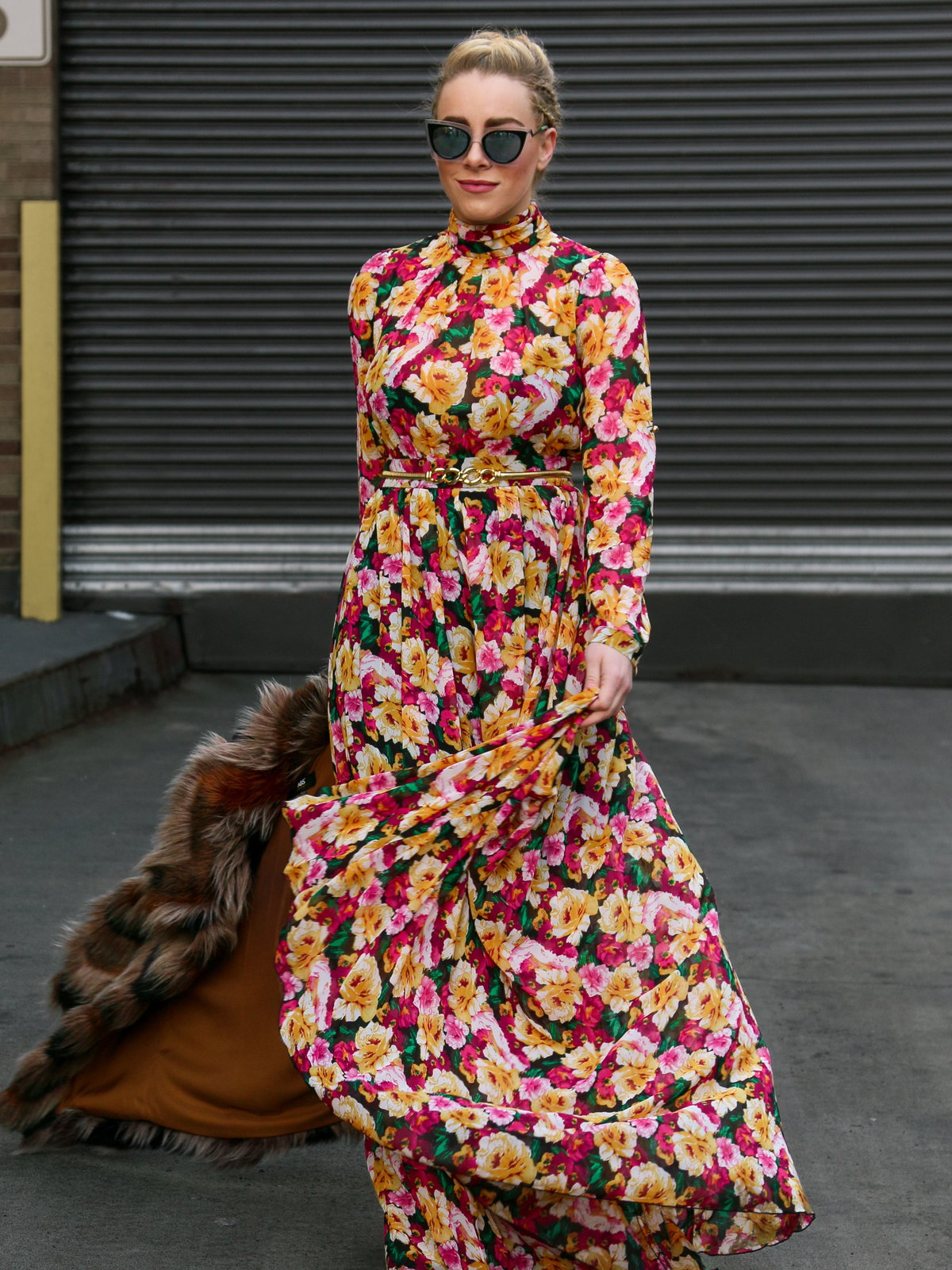 Frühlingskleider: Streetstyle mit Blumenkleid