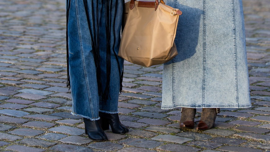 Mode-Profis lieben 2023 Jeansröcke in diesem Stil – und sie stehen jeder Frau