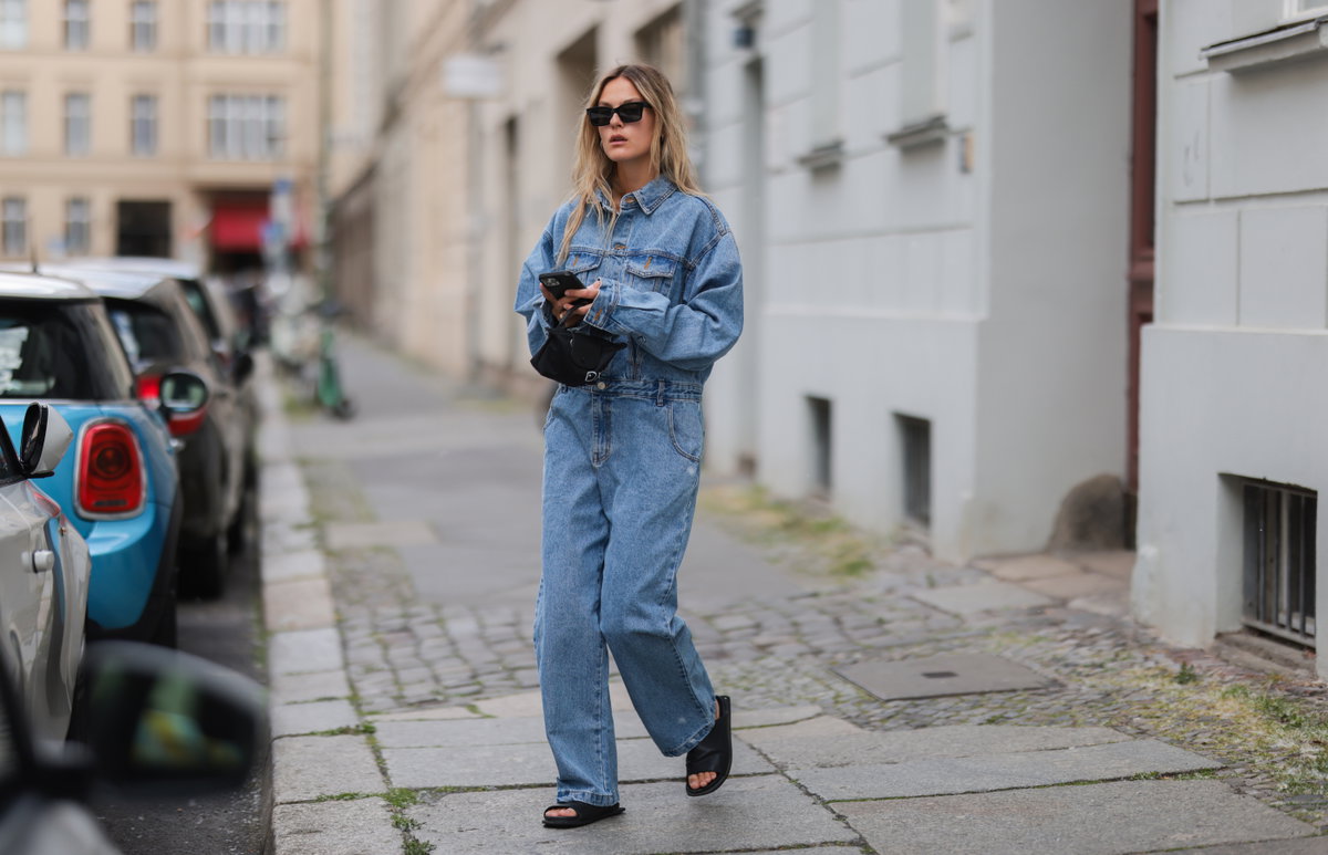 Streetstyle mit Jumpsuit aus Denim
