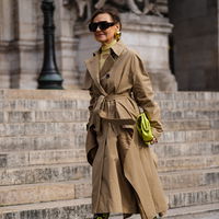 Die schönsten Trenchcoats für Frauen ab 50