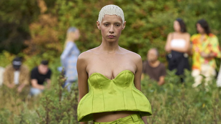 Mode-Trends 2023: Auf DIESE Farbe schwören jetzt alle Mode-Expertinnen 