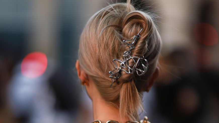 Statt Zopfgummi: Diese 7 Haarspangen sind die stylische Alternative, die wir lieben 