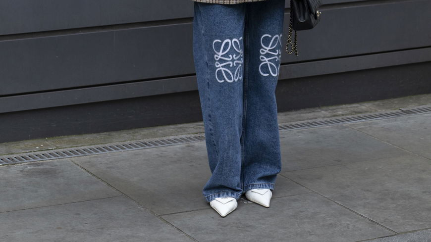 5 Pumps mit niedrigem Absatz, die Streetstyle-Profis zu Jeans kombinieren