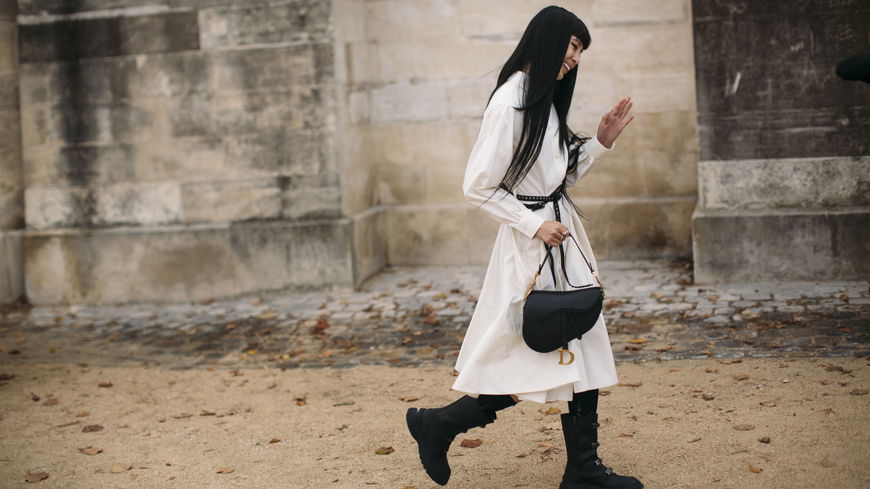 7 stylische Midi-Kleider für alle, die keine Blumenmuster mögen
