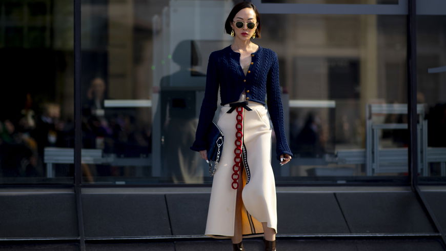 Elegante „Slit Skirts“ liegen 2023 absolut im Trend – so stylen Mode-Profis den Rock jetzt