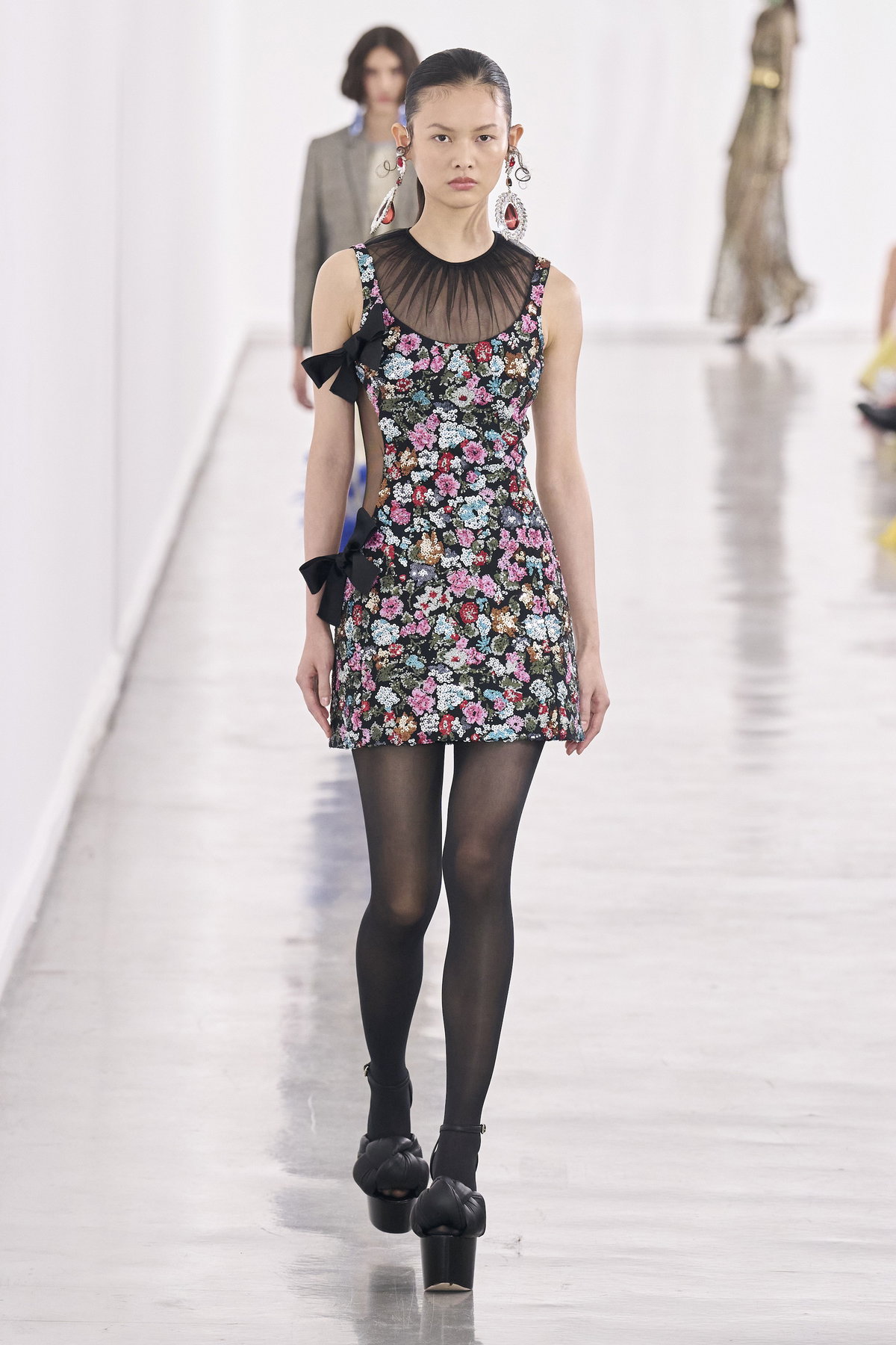 Giambattista Valli Herbst Winter 2023 Runway