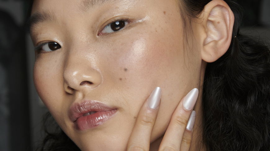 Nagel-Trend 2023: Luxuriöse „Pearl Nails“ sind die perfekte Maniküre für den Alltag