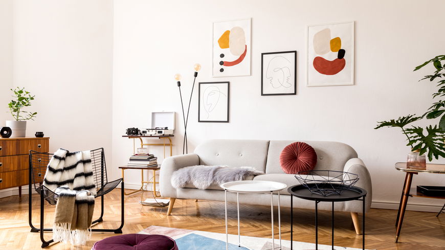 Wohnzimmer einrichten: 7 Wandbilder, die bei Interior-Fans heiß begehrt sind