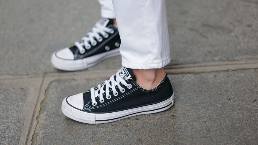 Statt Converse kaufen wir im Sommer 2023 diese Chuck-Alternative bei Tamaris