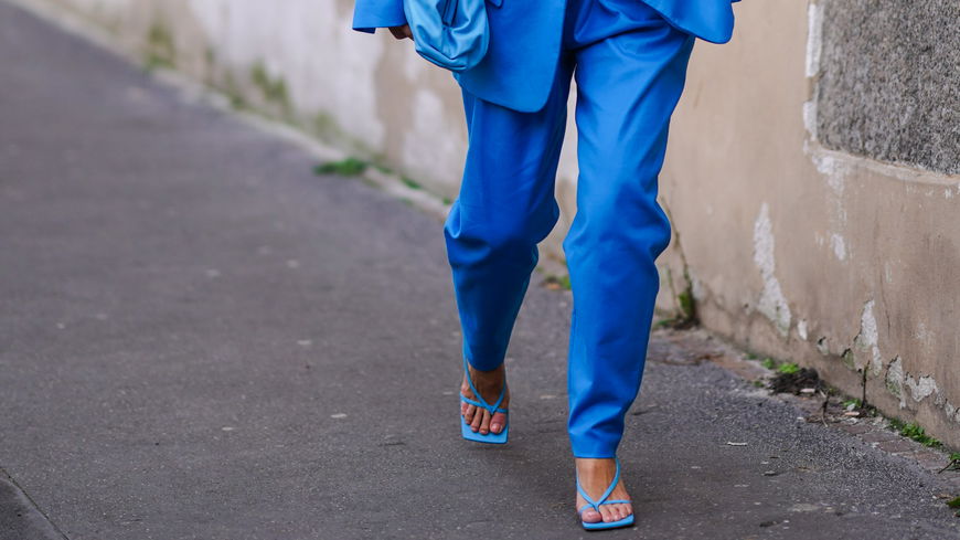 Sommer-Trends 2023: 3 elegante Sandalen, die Mode-Profis zum Hosenanzug stylen
