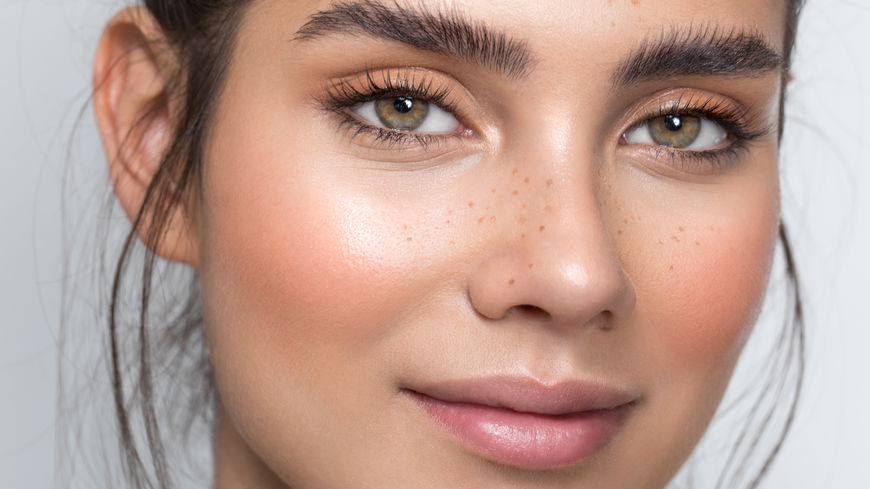 Strahlend schön! Diese günstige Mascara setzt grüne Augen in Szene