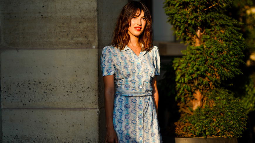 Alle lieben das Midi-Kleid von & Other Stories, das im Sommer 2023 Trend ist