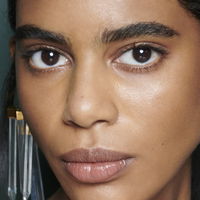 Drogerie 2023: Frauen ab 50 greifen zu diesem günstigen Concealer