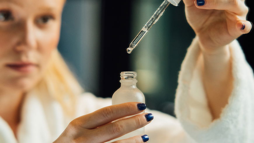 Falten 2023: Auf diese 3 Produkte schwören Frauen ab 40