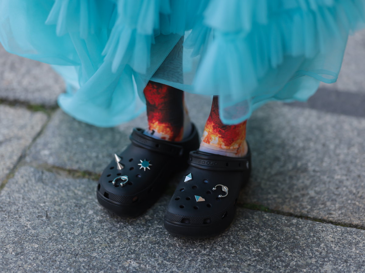 Schwarze Crocs