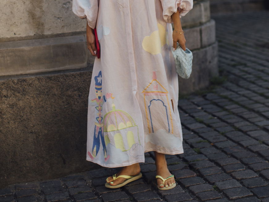 Keine andere Sandale ist unter Mode-Profis jetzt so beliebt wie dieses Modell