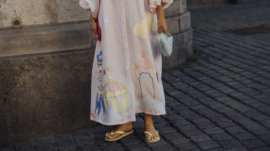 Keine andere Sandale ist unter Mode-Profis jetzt so beliebt wie dieses Modell
