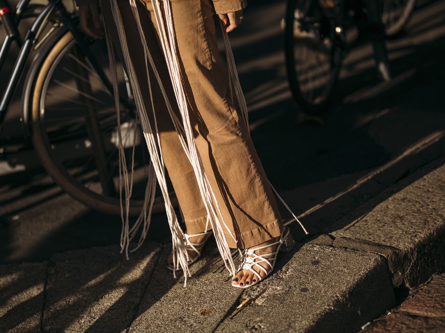 Sandalen-Trends 2023: Schuhe in dieser eleganten Farbe passen im Sommer zu allen Looks