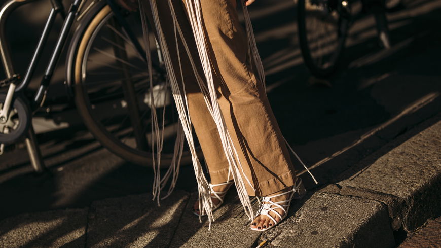 Schuhe in dieser eleganten Farbe passen im Sommer 2023 zu allen Looks