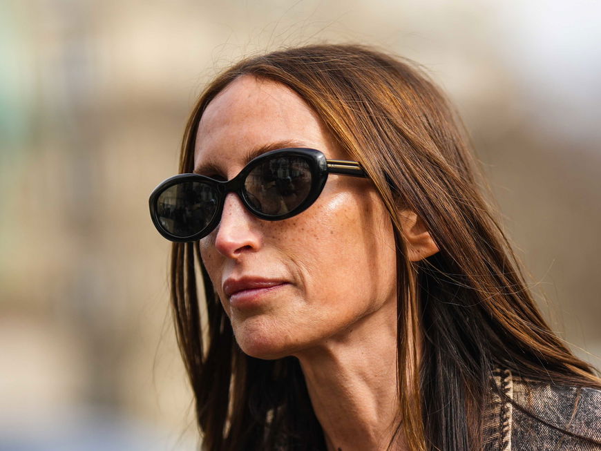 Frau mit Sonnenbrille