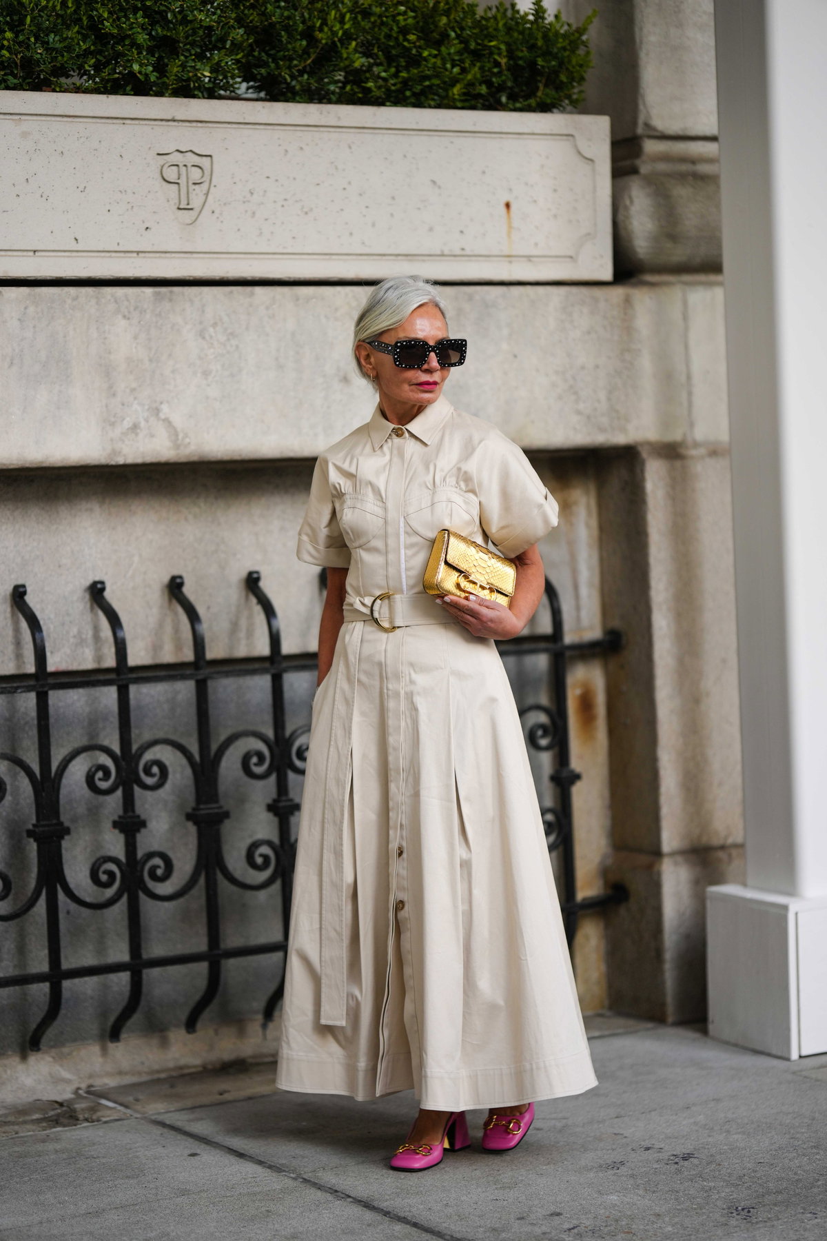 Streetstyle: Grece Ghanem im Hemdkleid