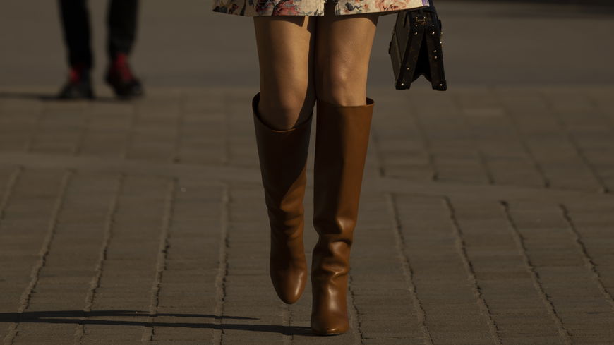 5 Stiefel, die im Frühling einfach perfekt zu Kleidern passen