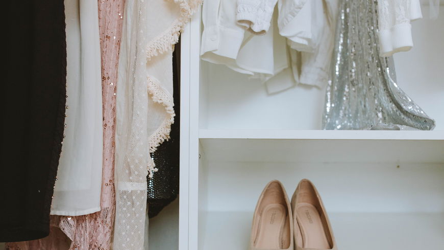 Platz im Kleiderschrank: Diese 4 Tipps helfen dir beim Ausmisten