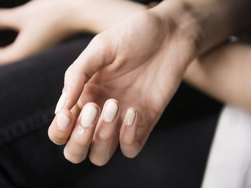 Dieses "Bridal Nail Design" ist perfekt für jede Braut