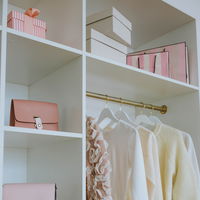 Diese 5 Dinge haben absolut nichts in deinem Kleiderschrank zu suchen