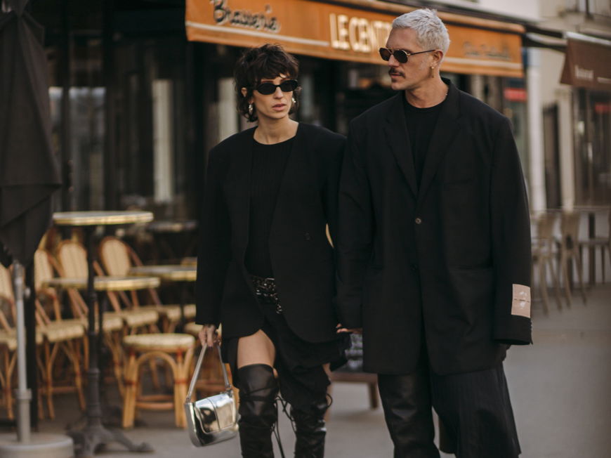 Paar auf der Paris Fashion Week Streetstyle