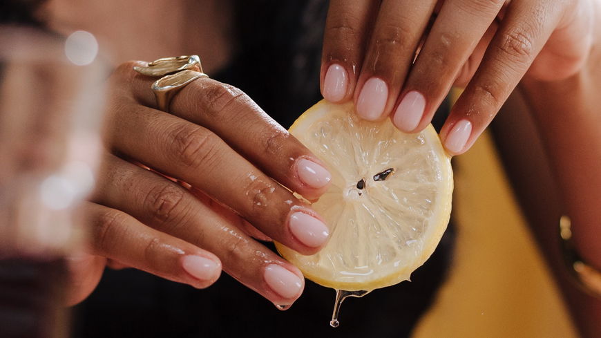 Schöne Nägel dank Zitronensaft: Diesen Beauty-Geheimtipp solltest du kennen